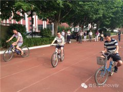 蒋校长在镇江民盟“趣味运动会”中夺冠