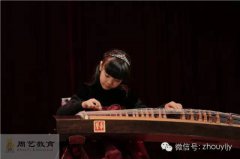 周艺为金山网年终版聚盛典助威