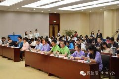 蒋周健董事长亲手绣制“飞天旗帜”