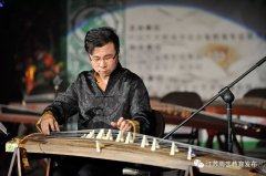 周艺教师为特殊孩子倾情演绎《出水莲》